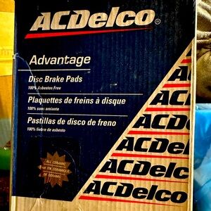 ACDelco 14D1160CHF Advantage Ceramic Front Disk Brake Pad Set with Hardware